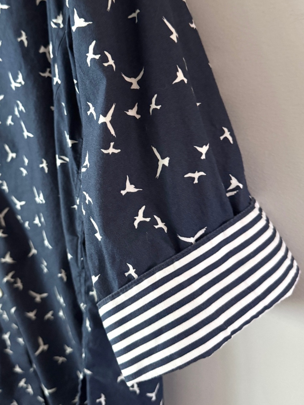 Foxcroft Navy with White Bird Print Tailored Button-Down Shirt Top Size L NWOT - Picture 5 of 9